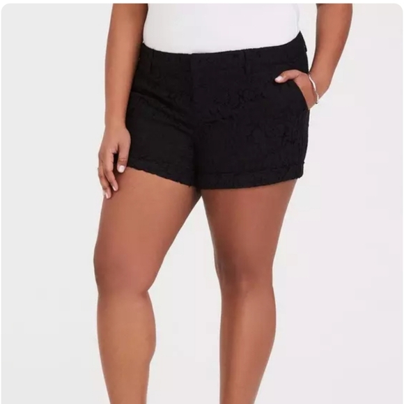 Torrid Black Lace Studio Short 20 - Picture 1 of 6